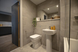 E.E - 1-Bed - Bathroom 2