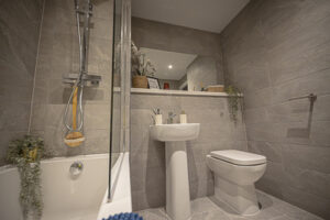 EE - 2-Bed - Bathroom 1